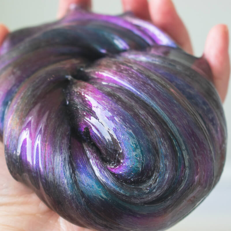 clear base slime with a captivating purple-to-blue color shift