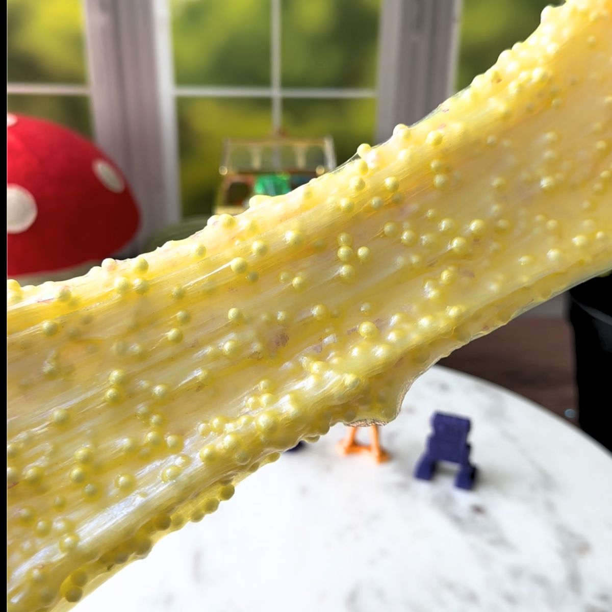 Current Kingdom of Lectric | Electric Yellow Floam Slime - Mythical Mushbunny Slimes